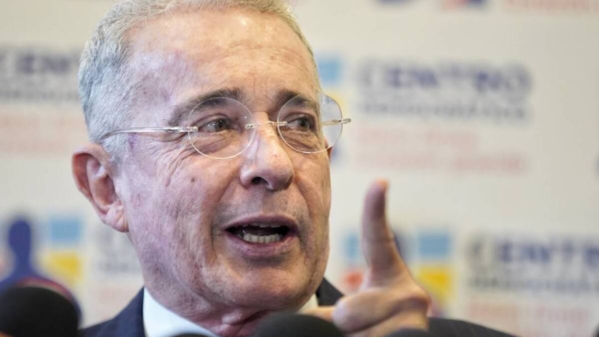 Álvaro Uribe revela puntos clave de la oposición que harán a Gustavo Petro