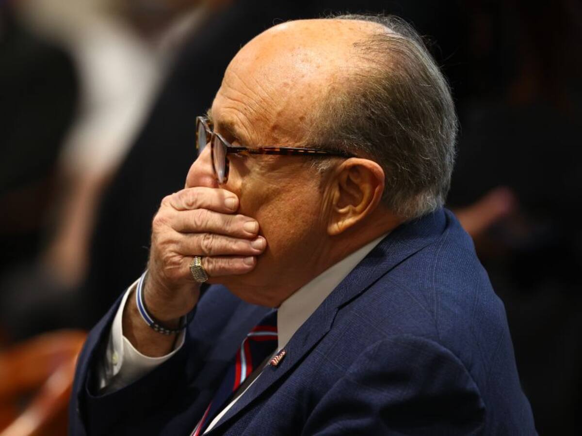 El FBI registró el apartamento de Rudy Giuliani, abogado de Trump