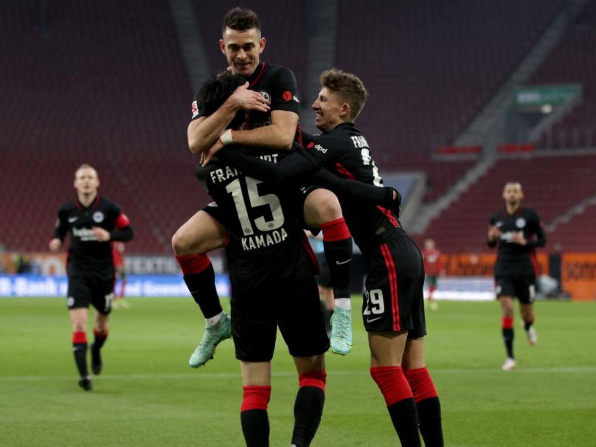 Santos Borré sigue aportando, gran asistencia en empate del Frankfurt