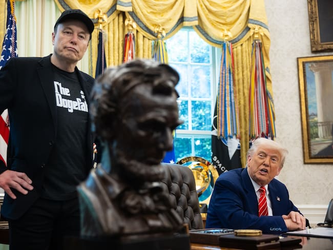 Washington (United States), 30/05/2025.- US President Donald Trump (R) and Elon Musk attend a press conference in the Oval Office at the White House in Washington, DC, USA, 30 May 2025. EFE/EPA/FRANCIS CHUNG / POOL