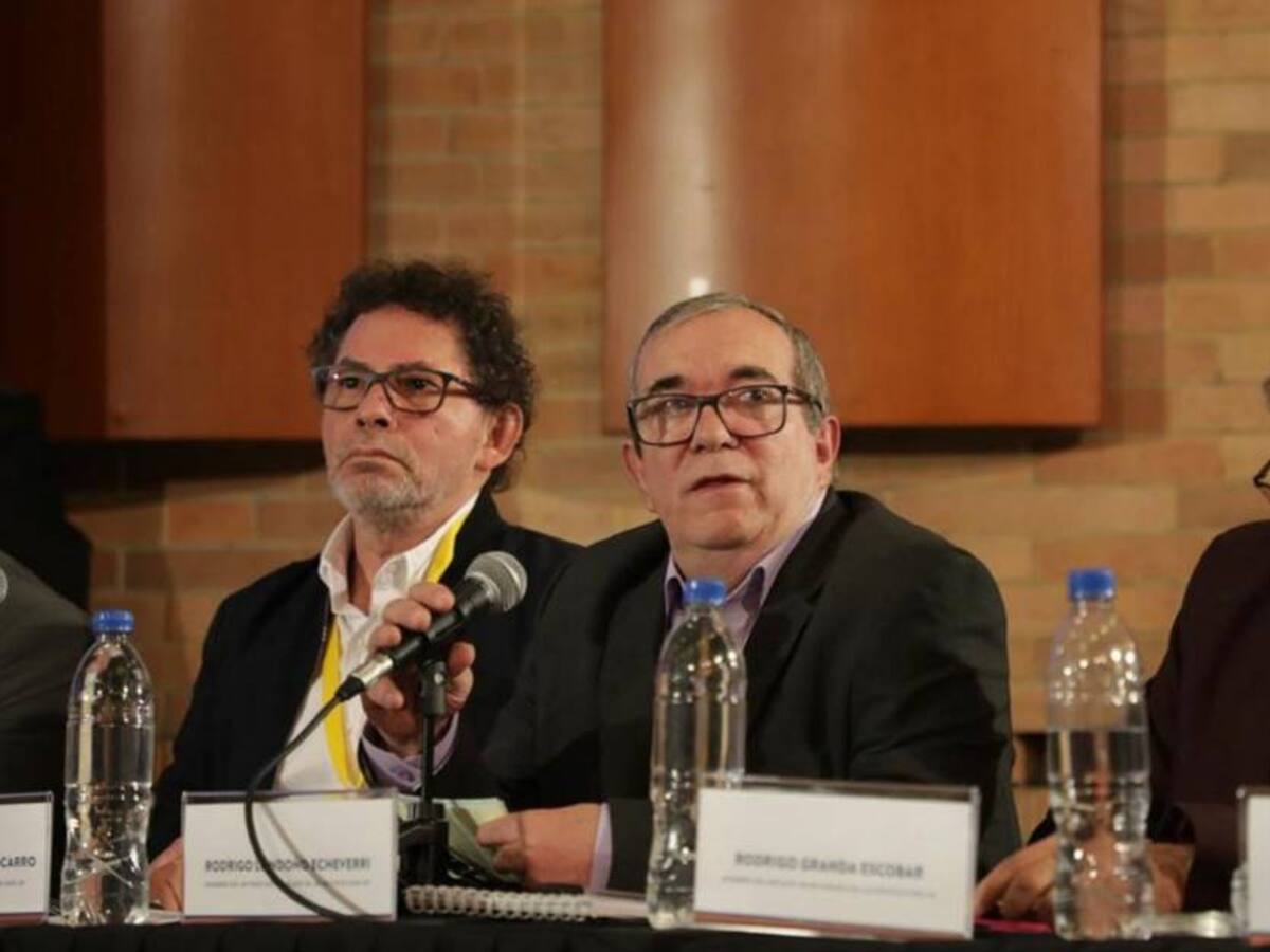“Yo quisiera que la tierra me tragara”: Rodrigo Londoño al escuchar a víctimas