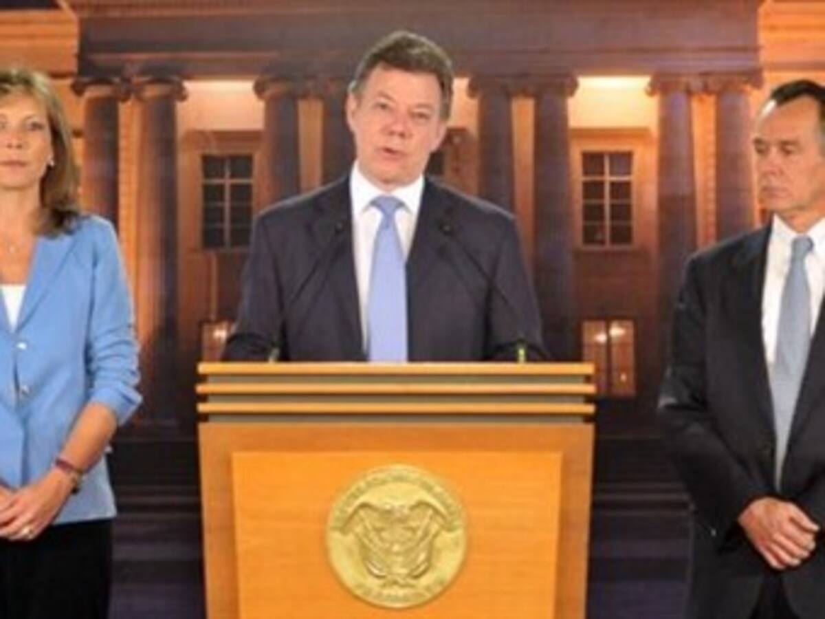 Presidente Santos será operado este miércoles y recibe mensajes de apoyo