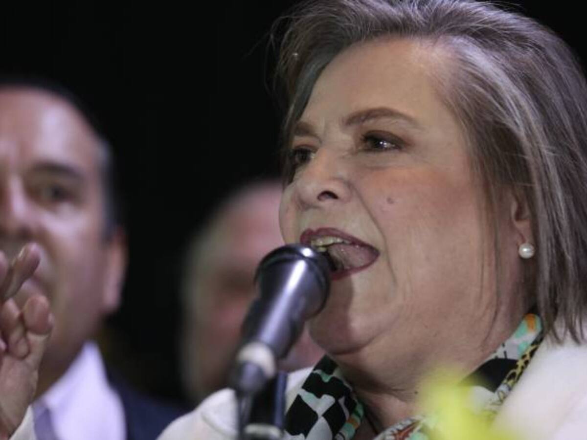 Privatizar empresas implicaría subir los impuestos a los bogotanos: Clara López