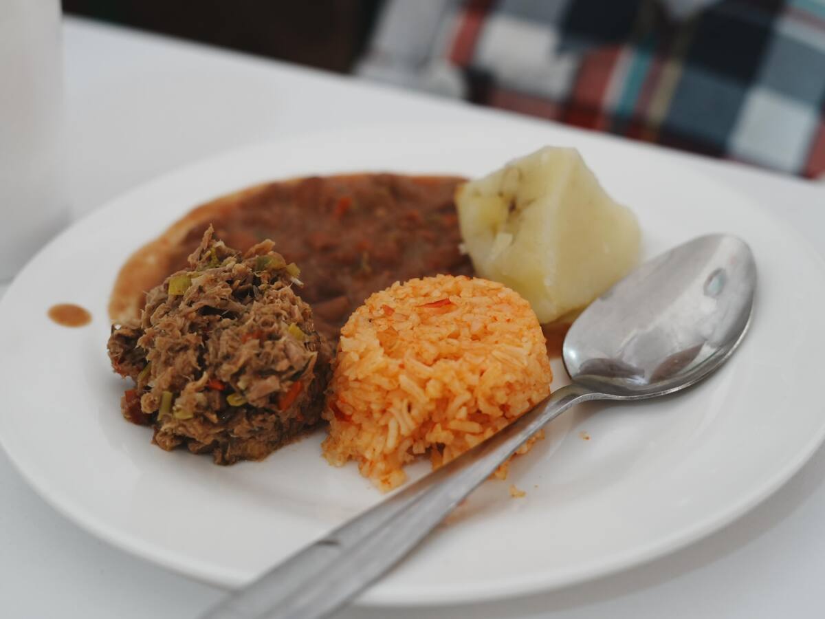 Más de 18 mil estudiantes reciben alimentos preparados del PAE en Cartagena