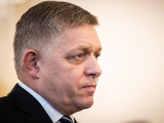 Bratislava (Slovakia (slovak Republic)), 25/10/2023.- (FILE) - Slovakia&#039;s newly appointed Prime Minister Robert Fico attends the new cabinet&#039;s inauguration at the Presidential Palace in Bratislava, Slovakia, 25 October 2023 (reissued 15 May 2024). According to Slovakia&#039;Äôs national news agency TASR, Fico was rushed to hospital on 15 May after being shot in the town of Handlova, 180 kilometers north-east of Bratislava, at the end of a meeting of the Slovak cabinet. (Eslovaquia) EFE/EPA/JAKUB GAVLAK