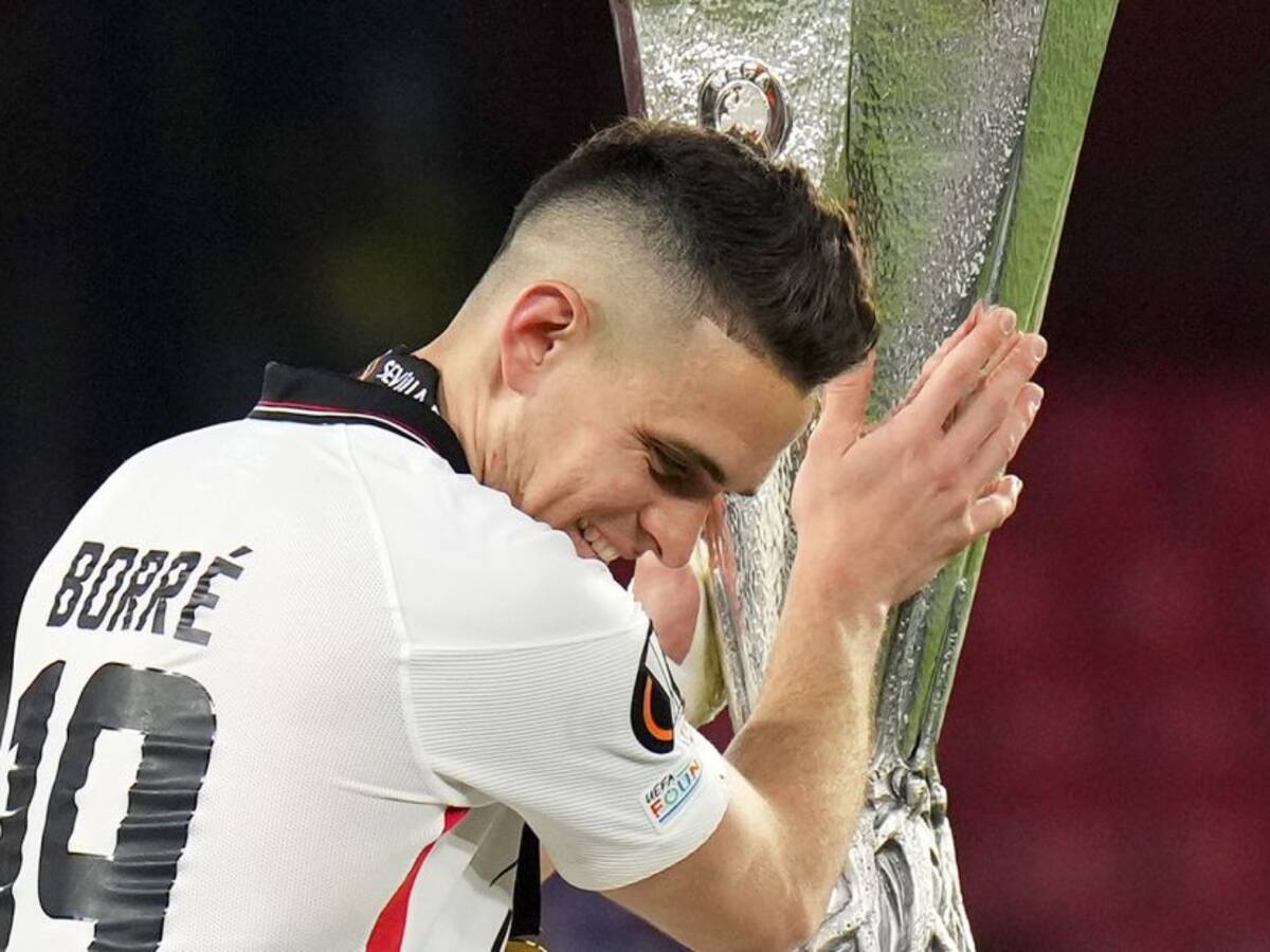 Rafael Santos Borré y el récord que alcanzó tras ganar la Europa League