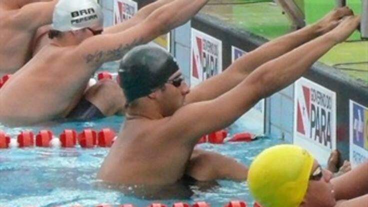Omar Pinzón supera a campeón Panamericano y gana oro en los 200 metros del Sudamericano de Natación