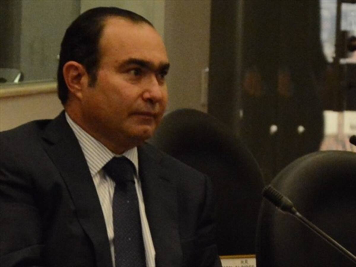 Nueva investigación a Pretelt por vínculos con paramilitares
