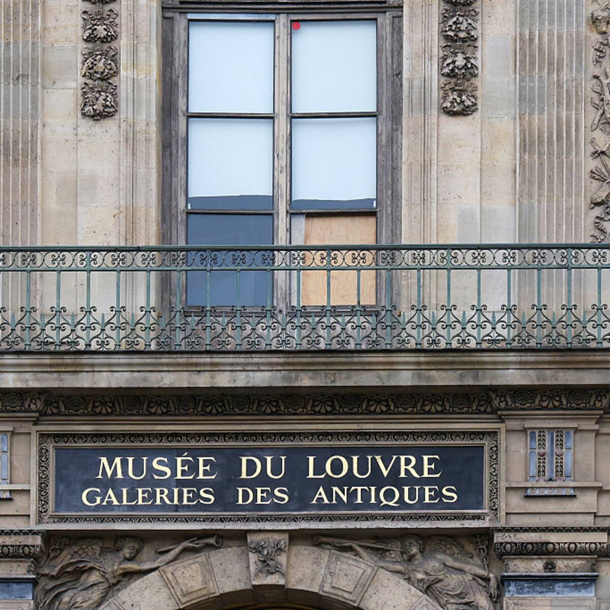 Robo al Museo Louvre: detienen cinco nuevos sospechosos