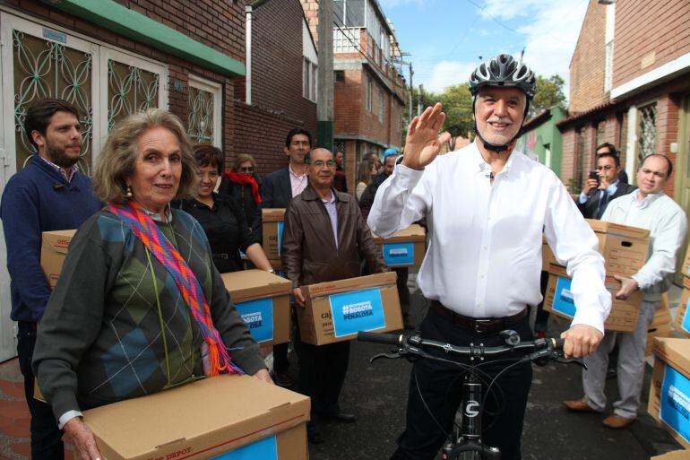 Enrique Peñalosa, candidato a la Alcaldía de Bogotá por firmas y con el apoyo de Cambio Radical