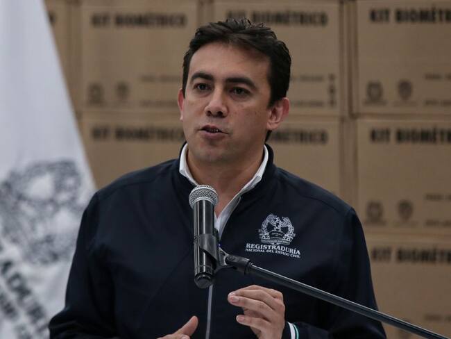 Registrador Alexander Vega.