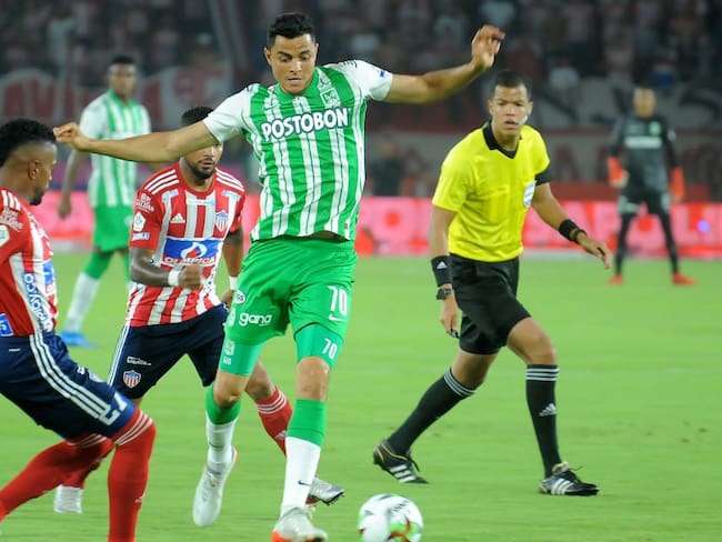 Giovanni Moreno se lesionó tras marcar un gol ante el Junior en Barranquilla.