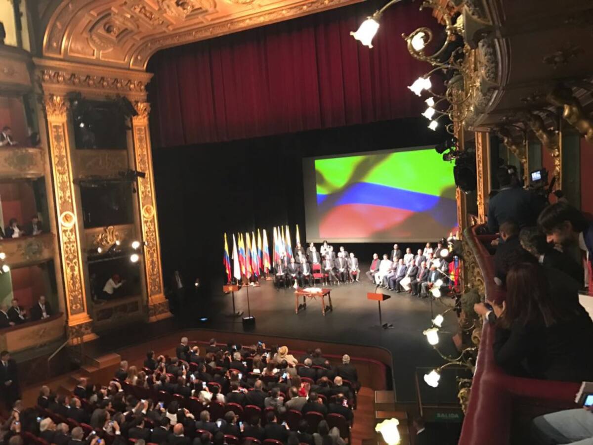 Según la programación divulgada por la Presidencia colombiana, en la ceremonia solo intervendrán Santos y "Timochenko", quien llegó el lunes a Bogotá junto con los demás miembros del secretariado (mando colectivo) de las FARC.