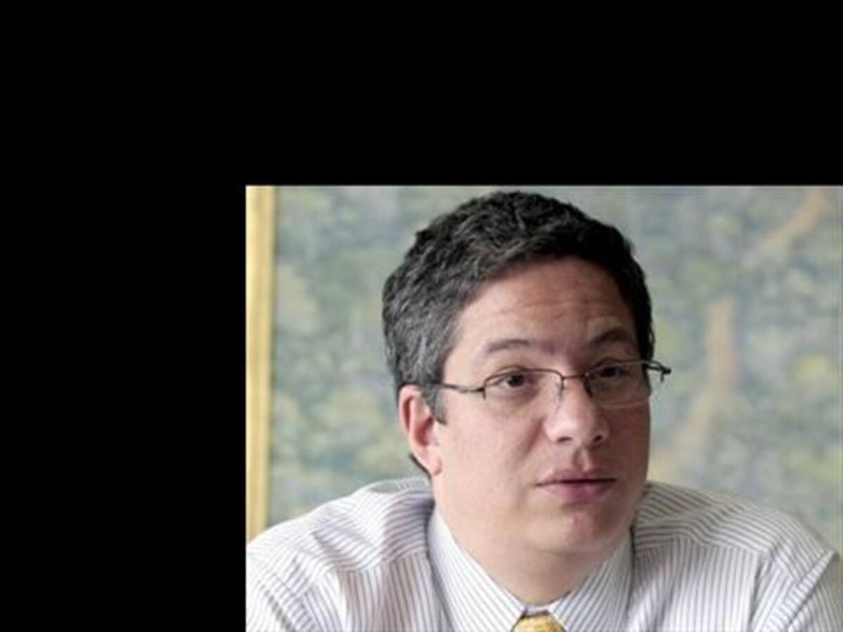 Mincomercio y no Mindefensa se encargará de Presidencia por viaje de Santos