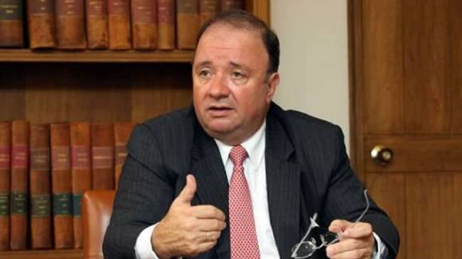 Ministro de Defensa Luis Carlos Villegas