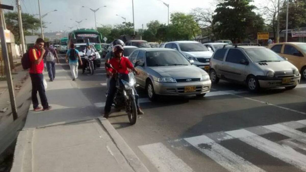 Pico y placa en la Vía 40 por instalación de palcos de Carnaval