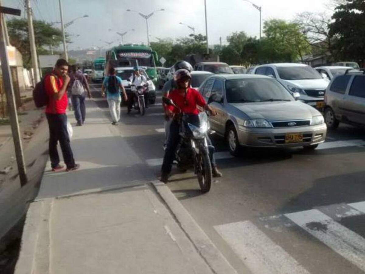 Pico y placa en la Vía 40 por instalación de palcos de Carnaval