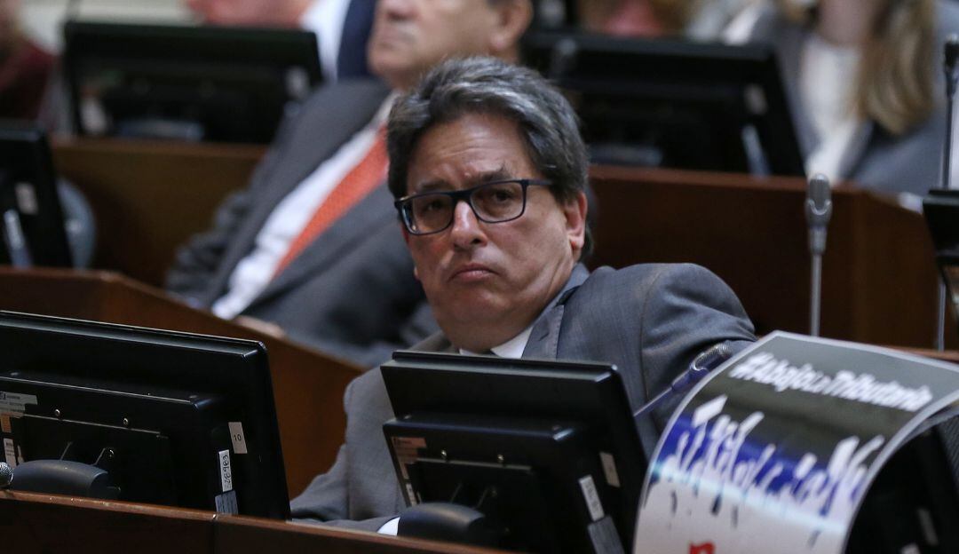Bogotá. Diciembre 18 de 2019. Momentos de tensión se viven en el Congreso de la República tras levantarse sesión que definía la votación de la reforma tributaria en cámara de representantes. En la foto: Alberto Carrasquilla - Ministro de Hacienda y Crédito Público.