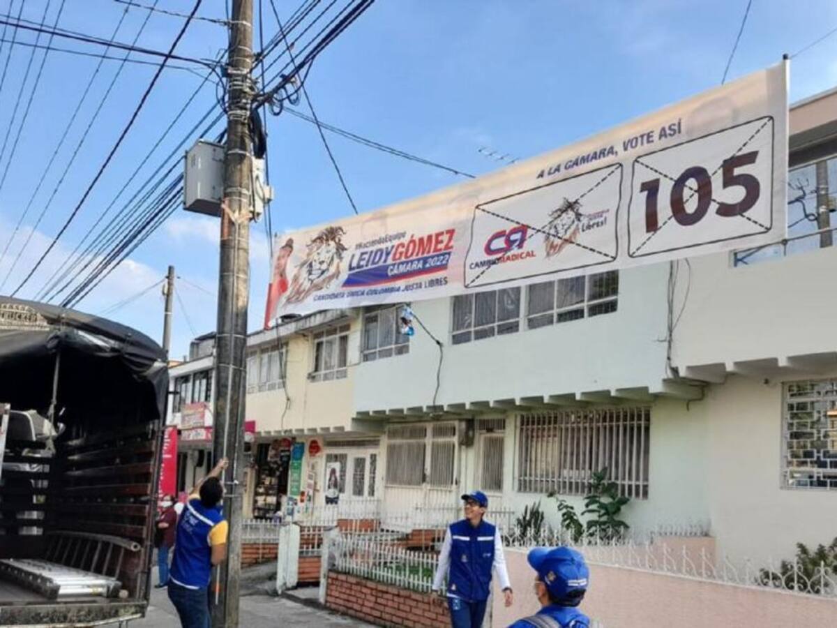 Autoridades desmontan publicidad ilegal en Ibagué