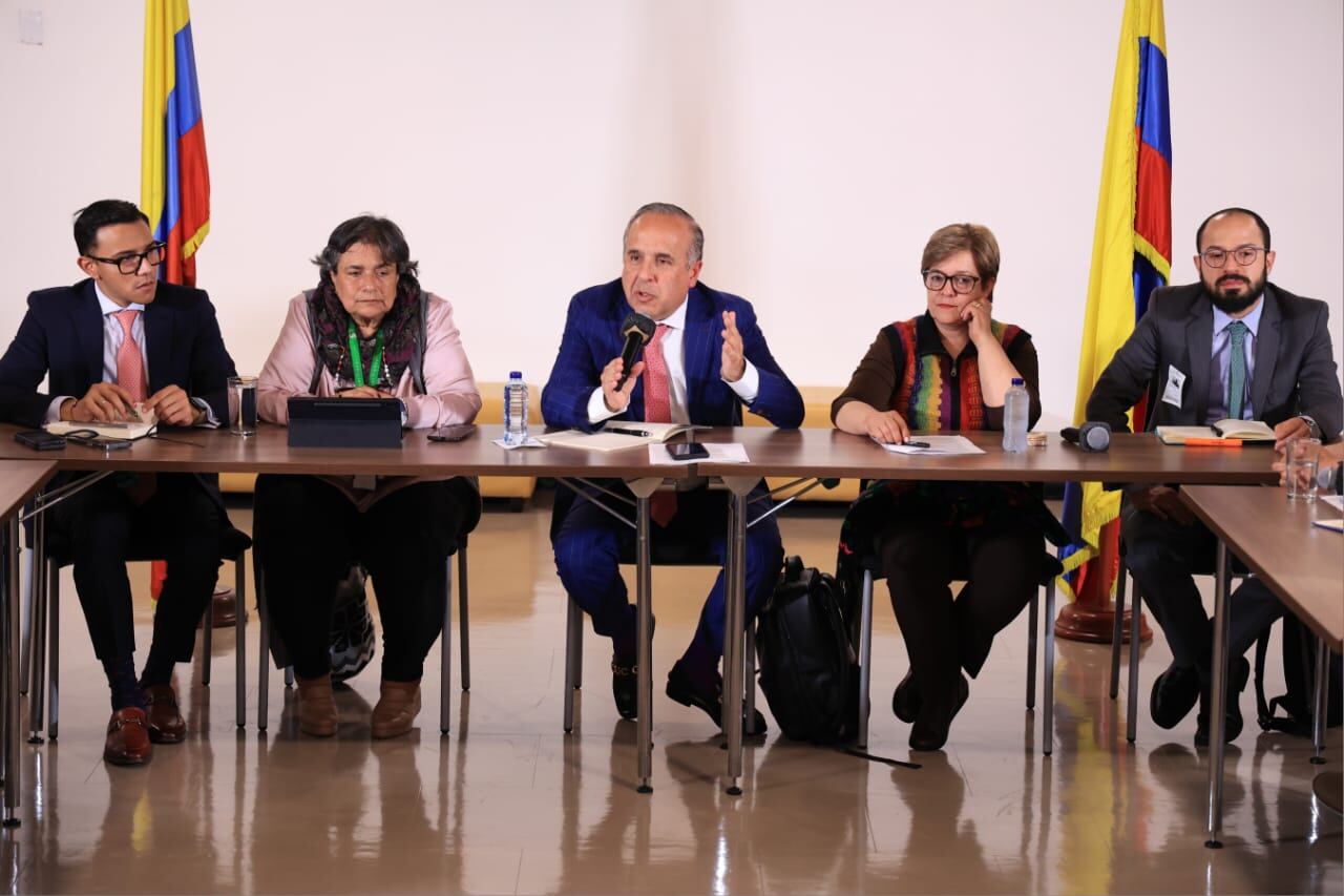 Reunión Gobierno y representantes de plataformas // Cortesía MinTransporte