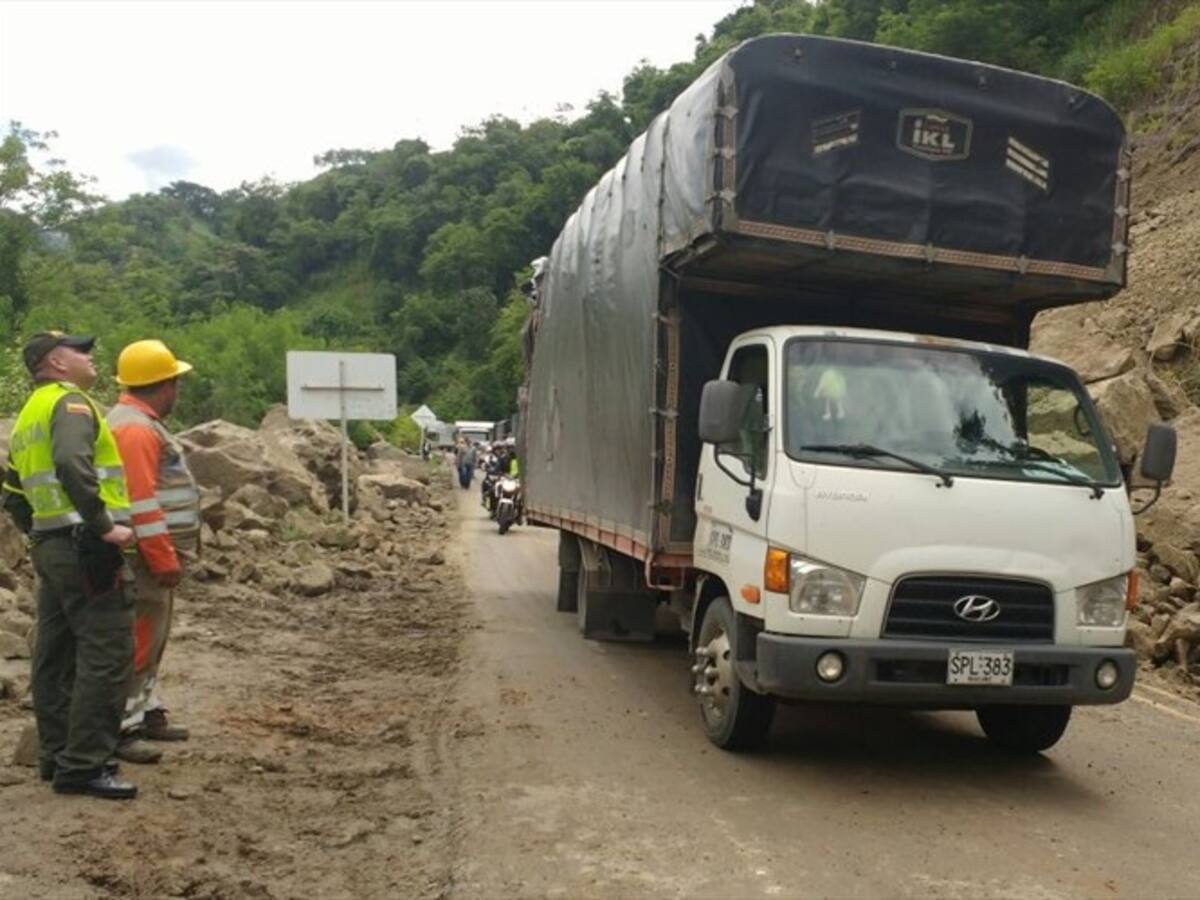 Habilitan vía Manizales - Medellín tras derrumbe