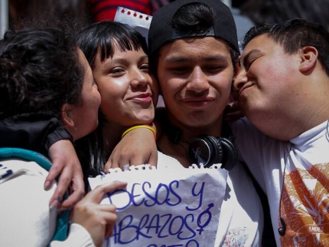 Universitarios en paro convocan a ‘besatón’