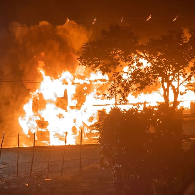 Bus de servicio público fue incinerado en el occidente del Huila. Foto Relacionada