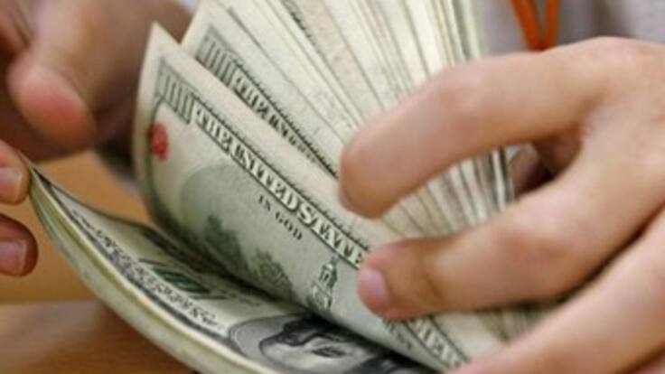 'Alarma' en el gobierno por desplome del dólar