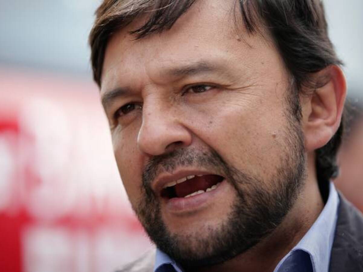 Absuelto secretario de Movilidad por presunto conflicto de interés con Uber