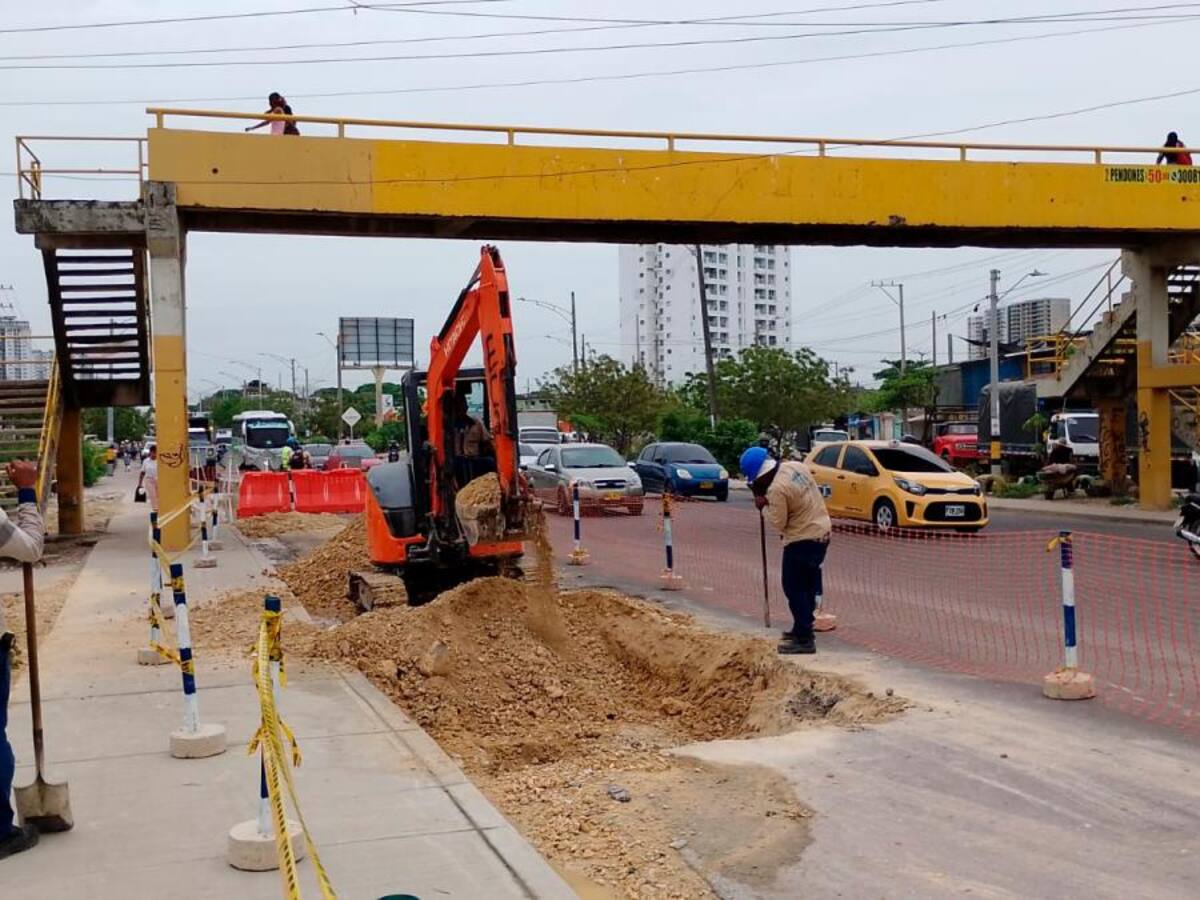 Aguas de Cartagena atiende nuevo daño de tubería frente a Ceballos