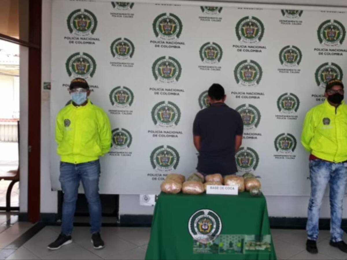 Entre verduras llevaba escondidos 12 kilos de base de coca