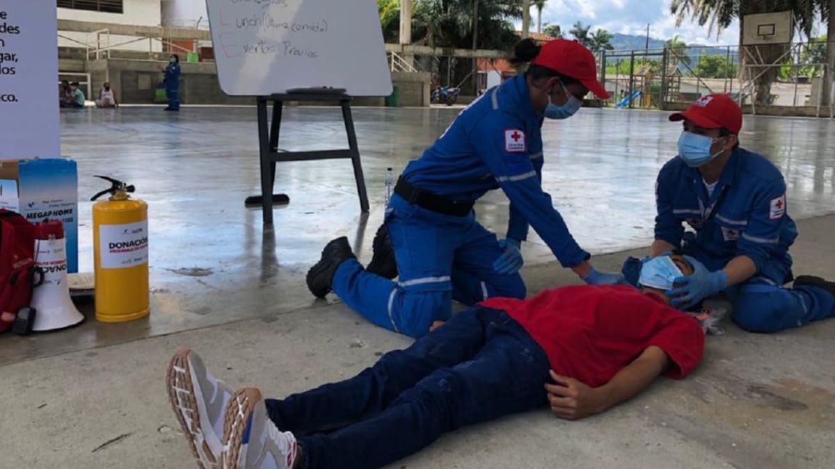 Capacitan habitantes del Kilómetro 41 de Manizales en Gestión de Desastres