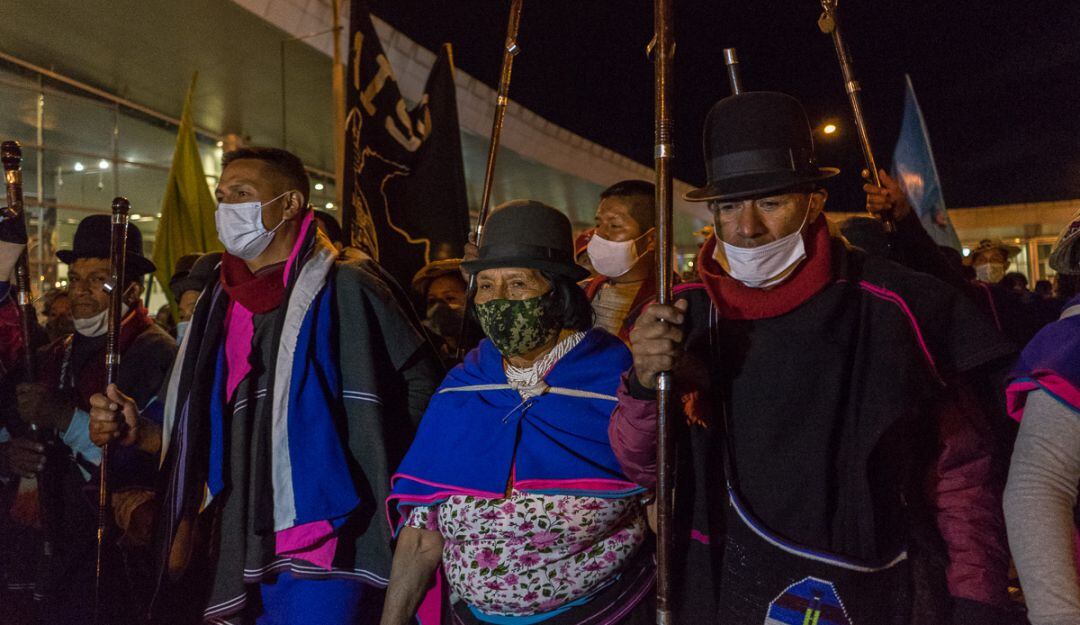Comunidades indígenas durante una protesta en Bogotá en rechazo a la violación de derechos humanos en sus territorios.