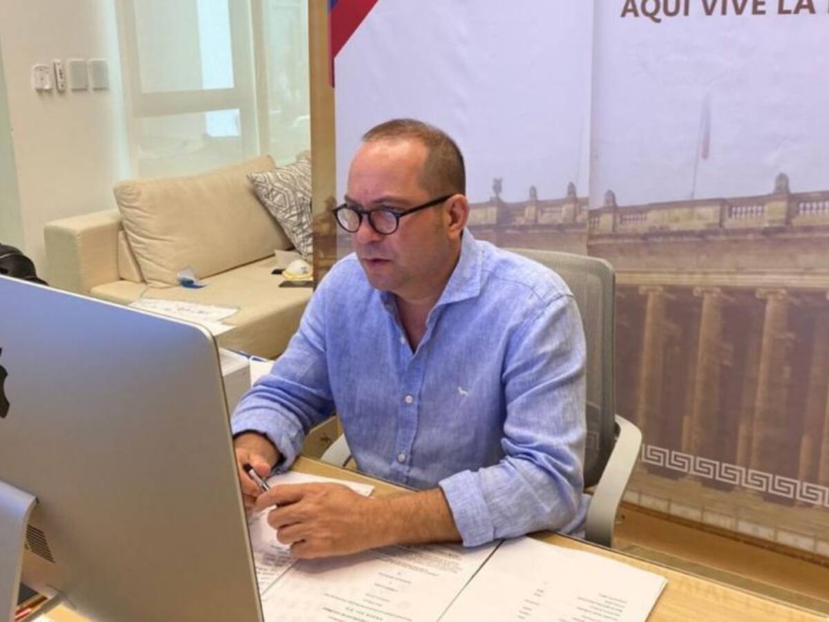 "No estoy de acuerdo con las sesiones mixtas": presidente de Congreso.