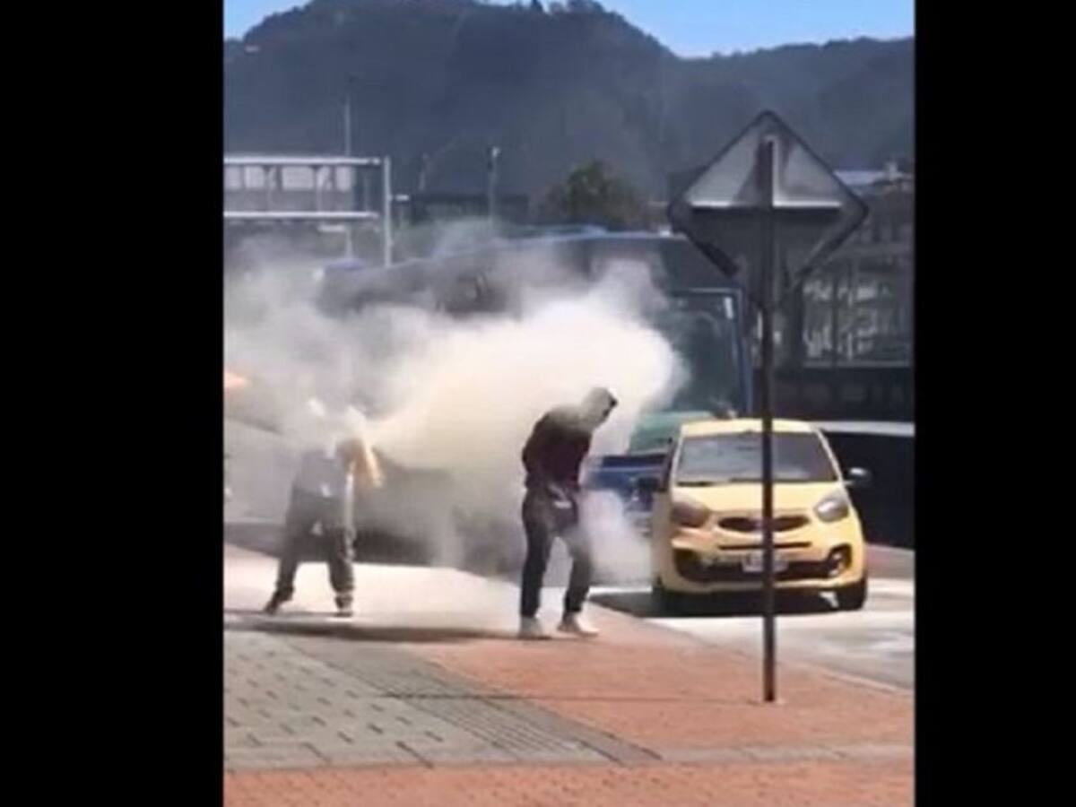 Conductor del Sitp roció con un extintor a un taxista en medio de una pelea