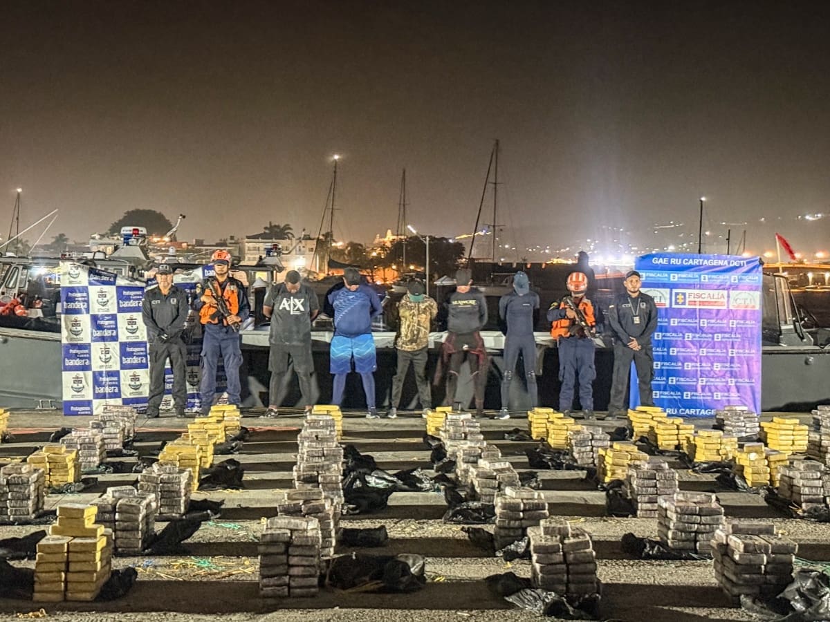 Incautan cerca de 3.6 toneladas de clorhidrato de cocaína a 100 millas náuticas de Cartagena
