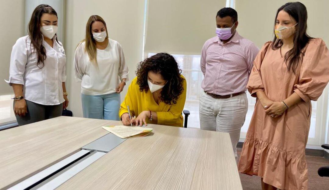 Busca favorecer la empleabilidad de poblaciones vulnerables, mujeres, jóvenes, migrantes, desplazados y discapacitados