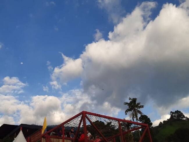Díás de cielo azul en el departamento del Quindío, La Pradera, Calarcá