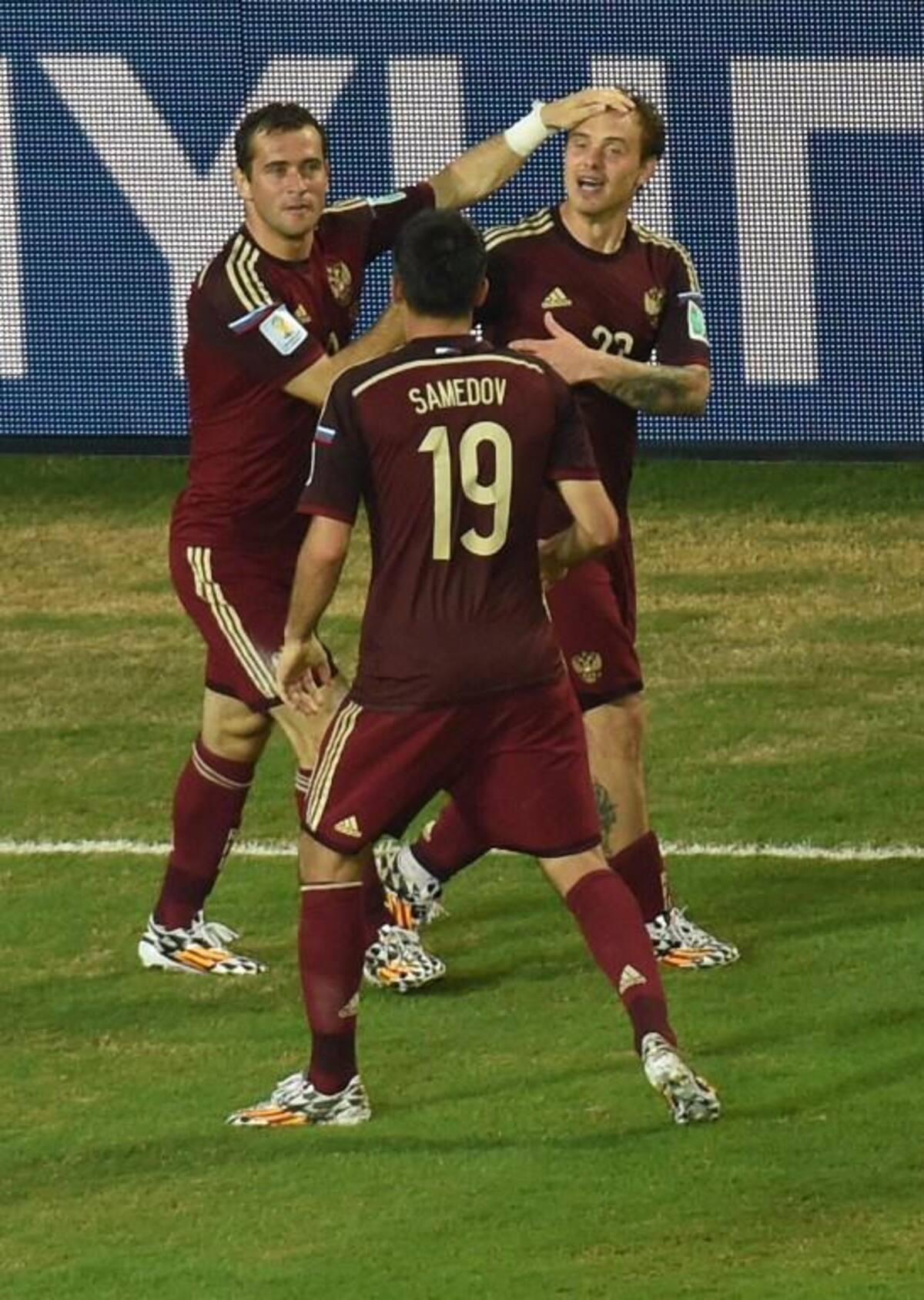 Los goles del partido que cerró la primera fecha del Mundial los marcaron Lee y Kherzakov.