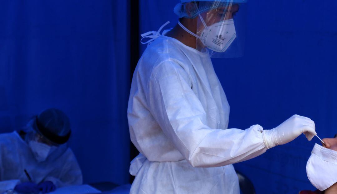 Imagen de ferencia. Toma de muestras de COVID-19