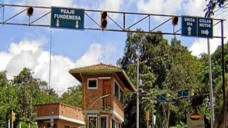 Bomberos hacen la 'vaca' para pagar peaje y poder llevar agua a Los Santos