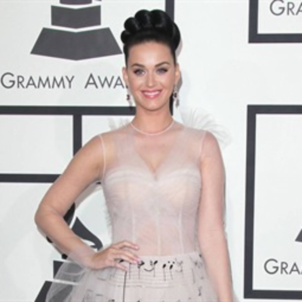 Katy Perry pide una cita a un jugador de fútbol por televisión