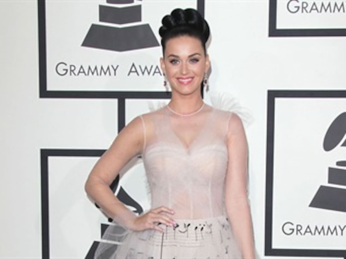 Katy Perry pide una cita a un jugador de fútbol por televisión