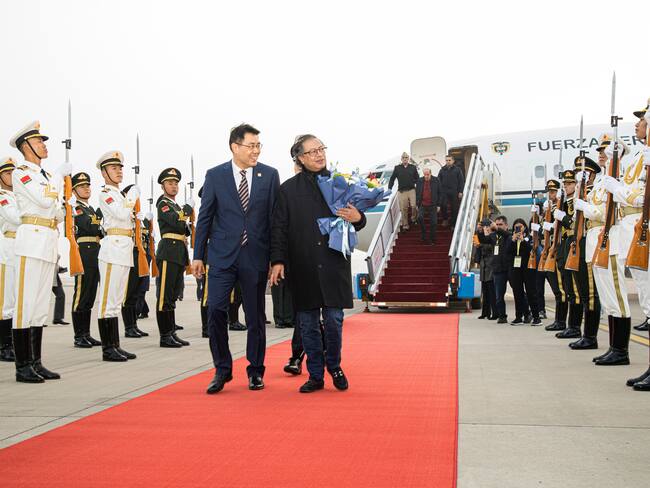 Gustavo Petro tras aterrizar en Pekín - Getty Images