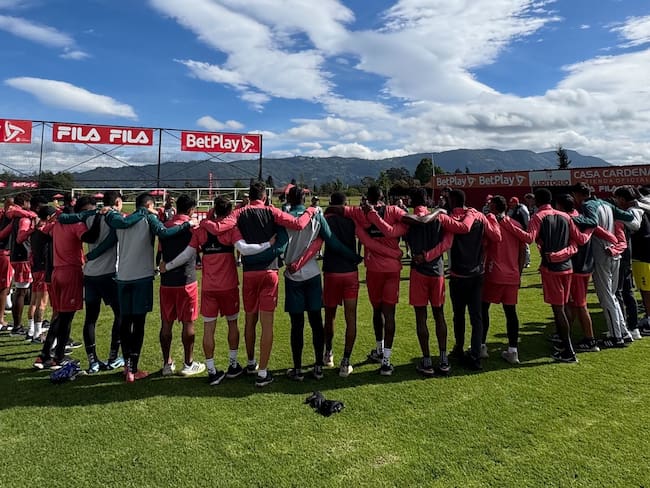 Independiente Santa Fe durante su último entrenamiento antes de viajar a Medellín / Twitter: @Santafe.