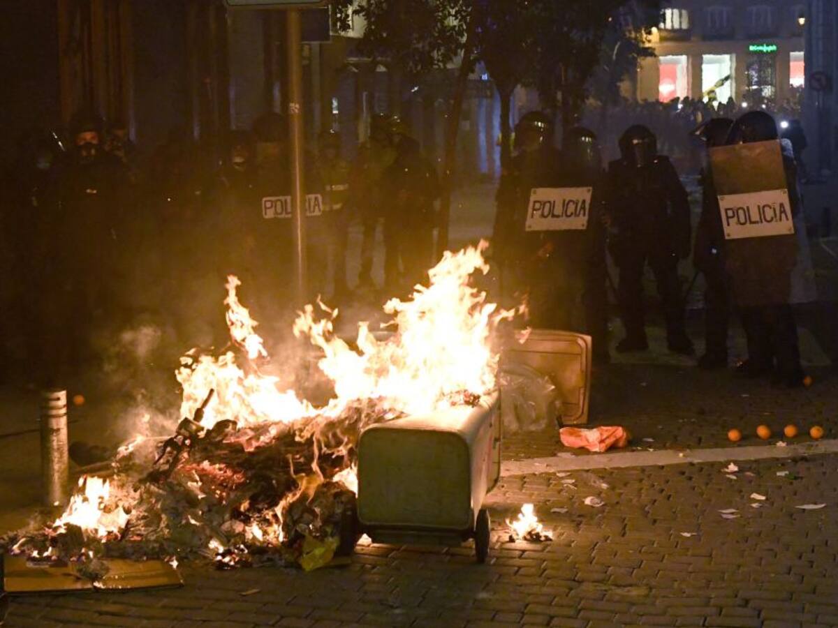 Protestas en España por encarcelamiento de rapero que criticó la monarquía