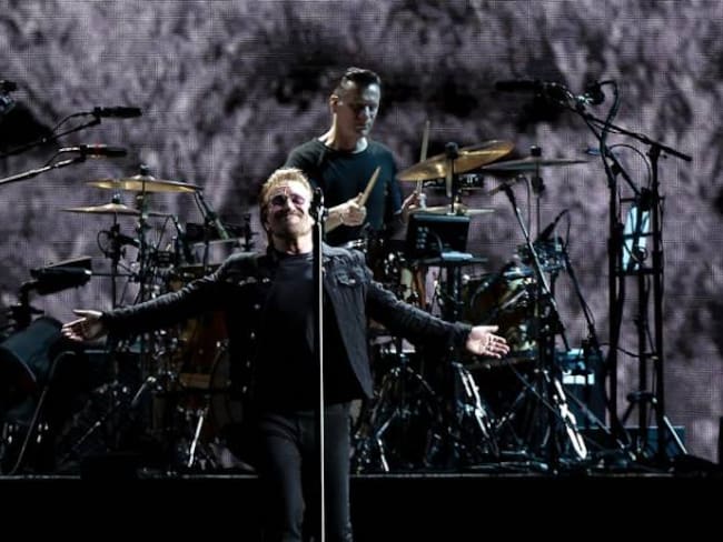 Bono cantó, comulgó y se viralizó