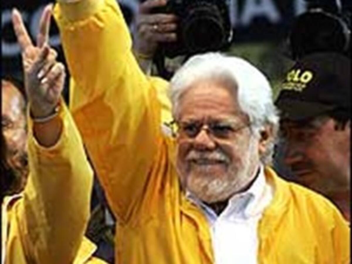 Carlos Gaviria no fue al debate, pero derrotó a Petro