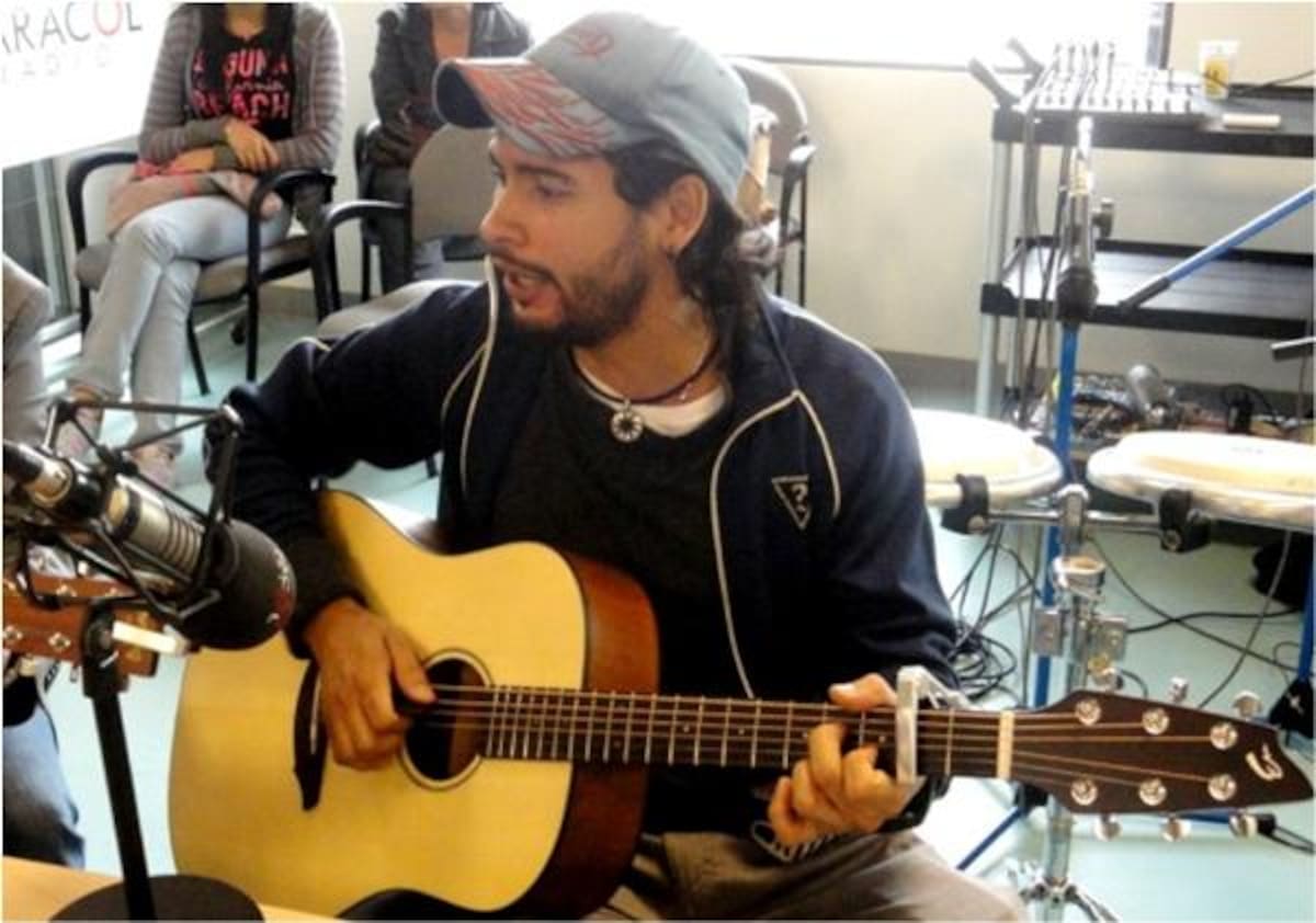 Luis Enrique Bolívar, Guitarrista de Lucas Arnau