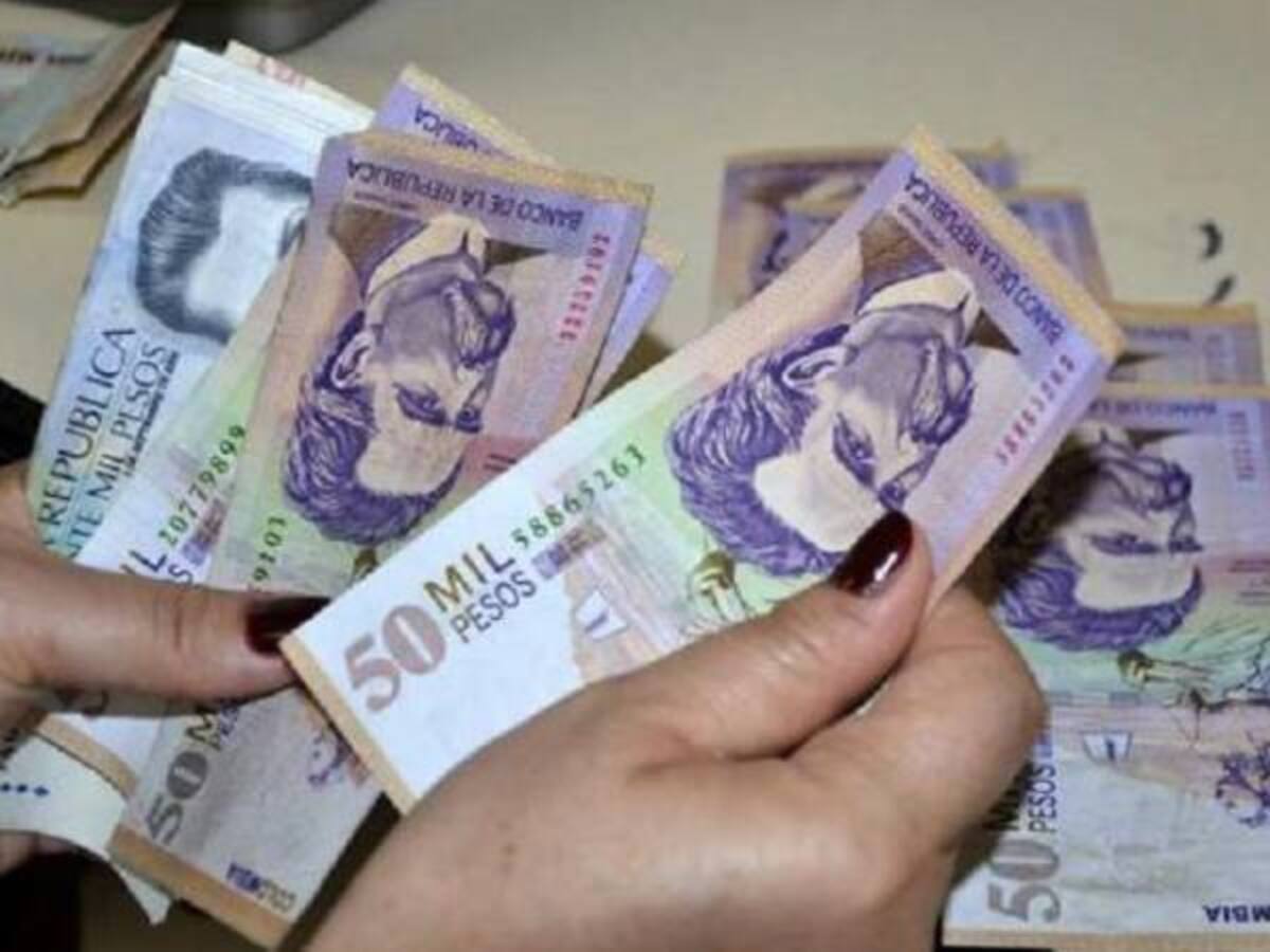 Santos anunciará medidas para que bajen tasas de interés